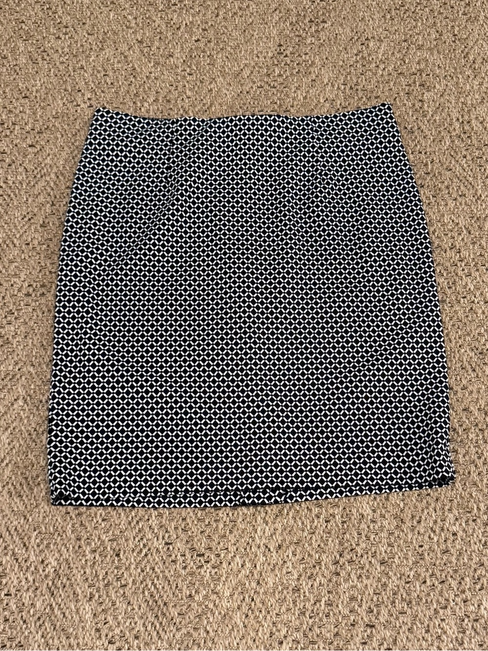 J. Jill Black and White Geo-Pattern Pencil Skirt
